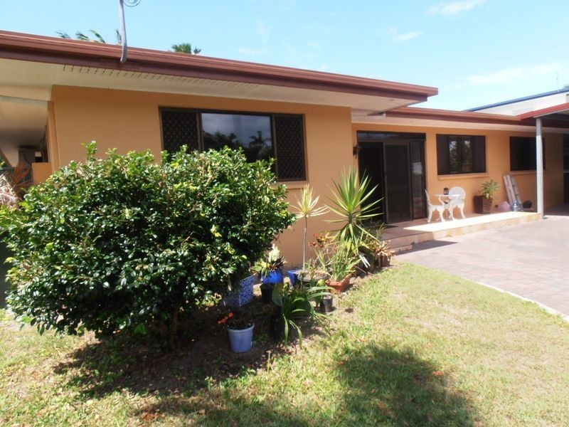6 Roslyn Close, Yorkeys Knob QLD 4878