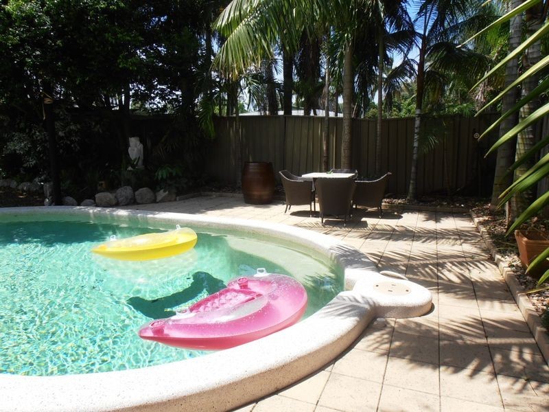 6 Roslyn Close, Yorkeys Knob QLD 4878