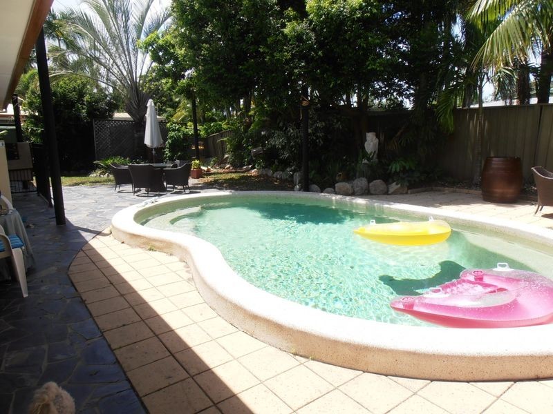 6 Roslyn Close, Yorkeys Knob QLD 4878