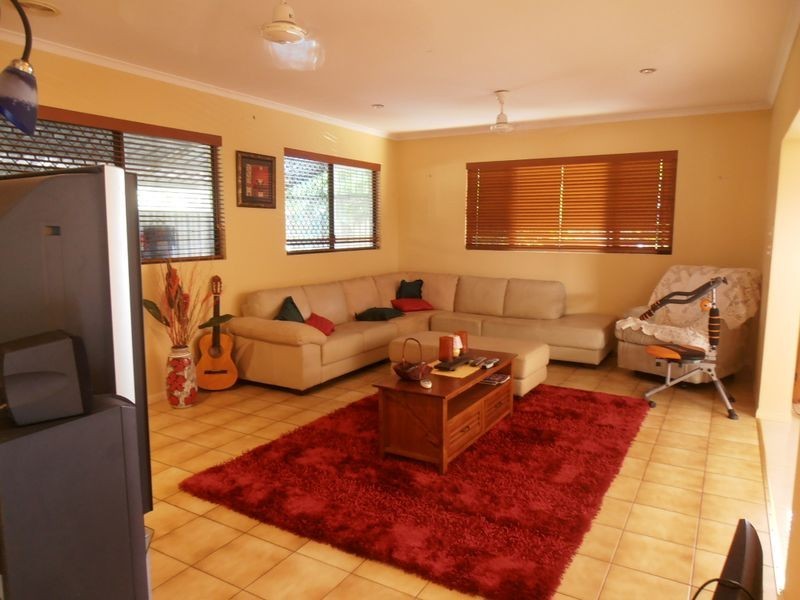 6 Roslyn Close, Yorkeys Knob QLD 4878
