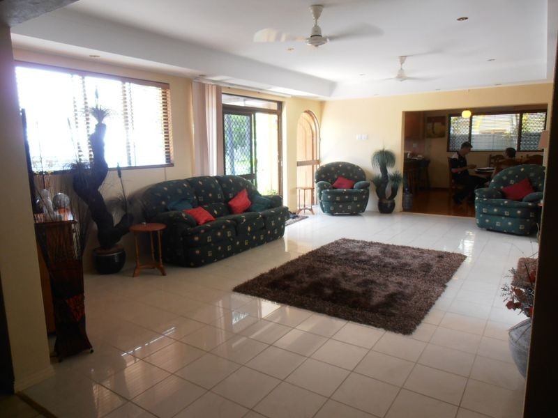 6 Roslyn Close, Yorkeys Knob QLD 4878