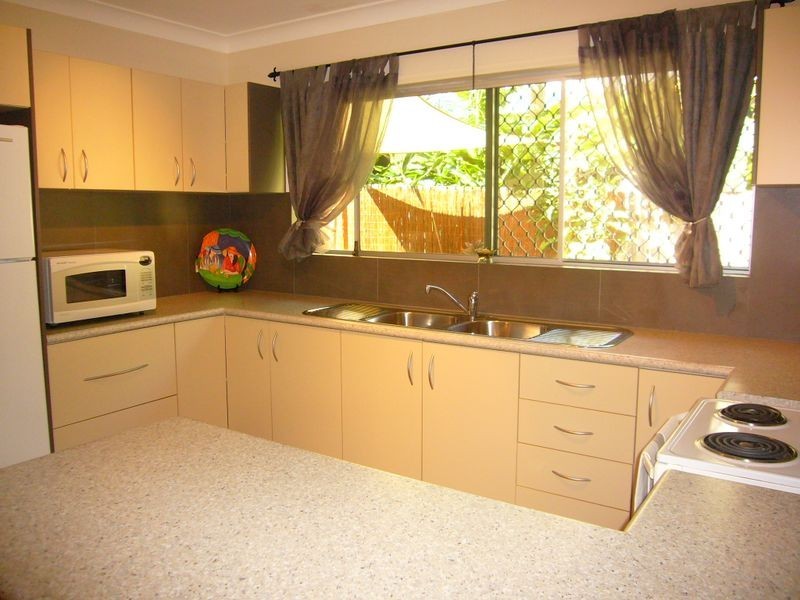 2/132 Wistaria Street, Holloways Beach QLD 4878