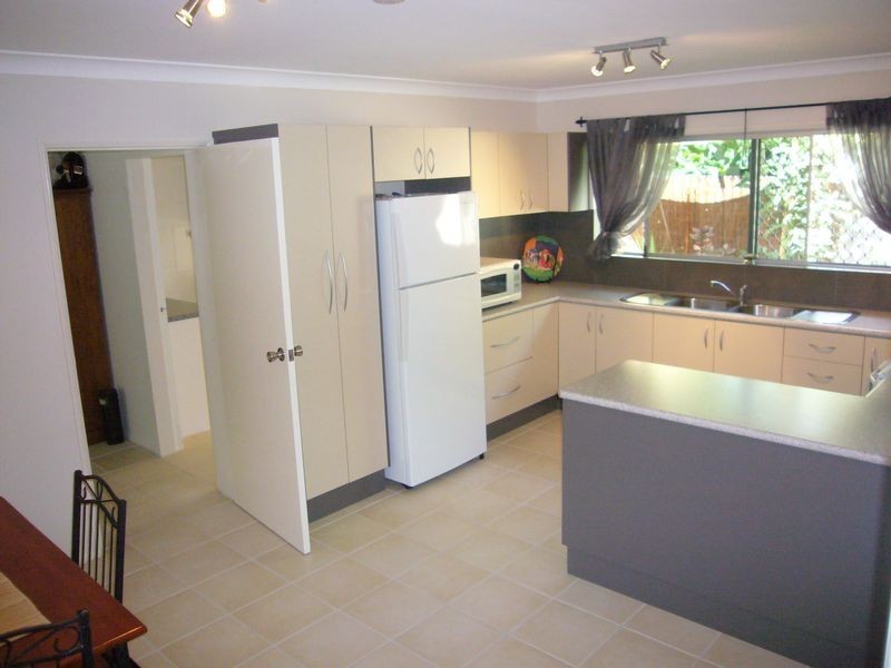 2/132 Wistaria Street, Holloways Beach QLD 4878