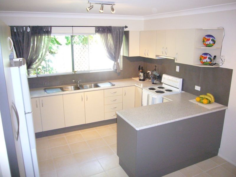 2/132 Wistaria Street, Holloways Beach QLD 4878