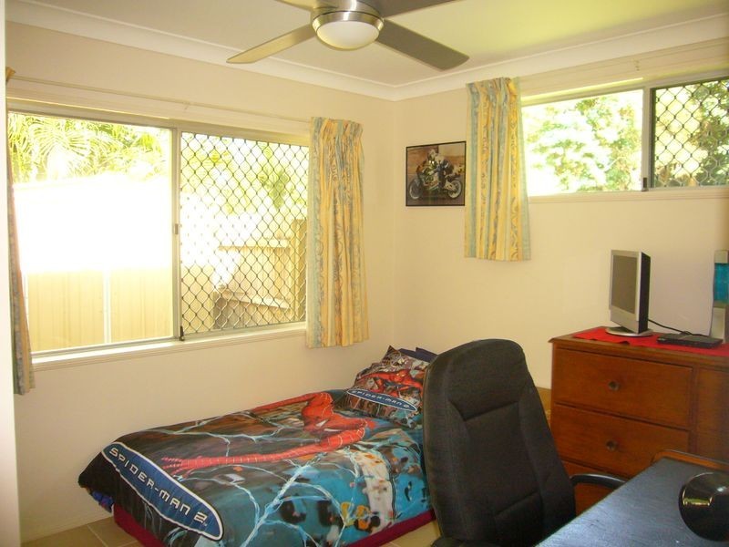 2/132 Wistaria Street, Holloways Beach QLD 4878
