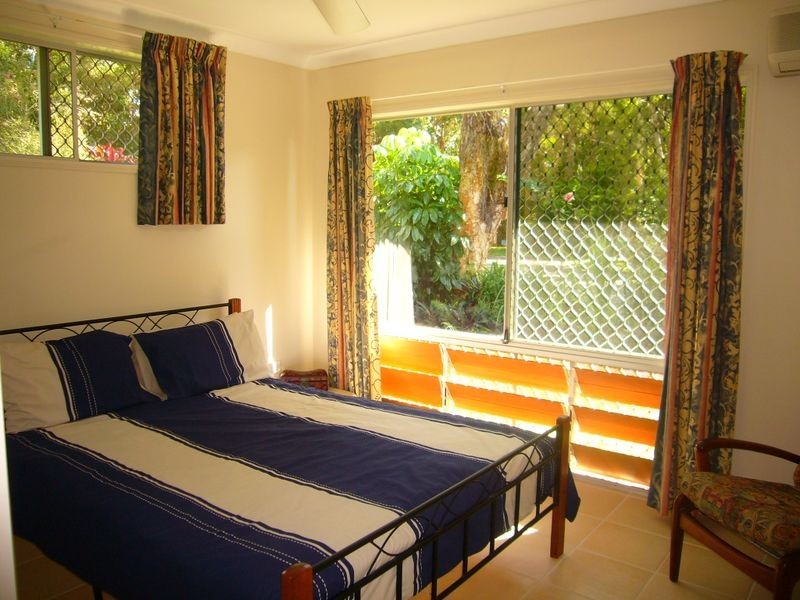 2/132 Wistaria Street, Holloways Beach QLD 4878