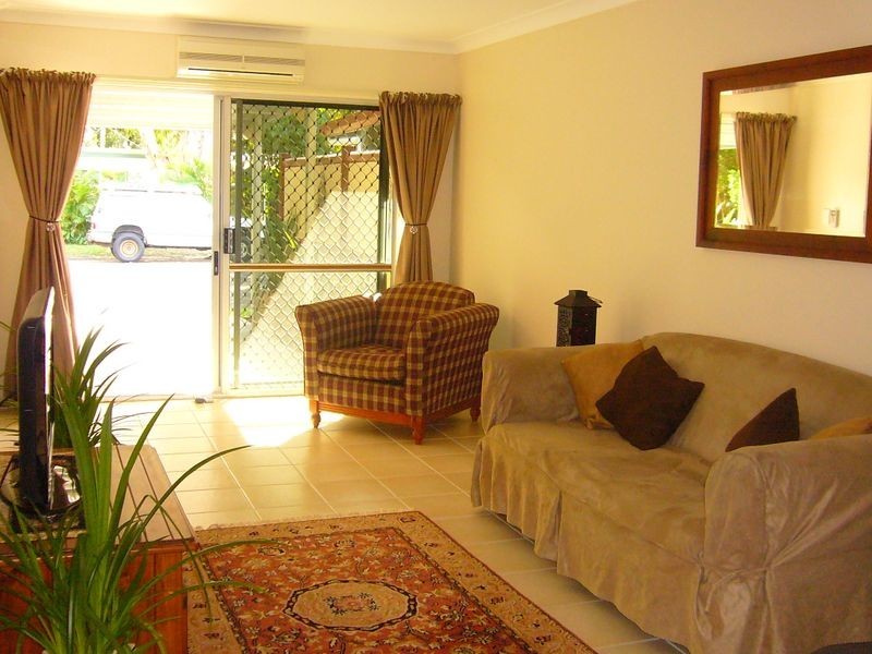 2/132 Wistaria Street, Holloways Beach QLD 4878