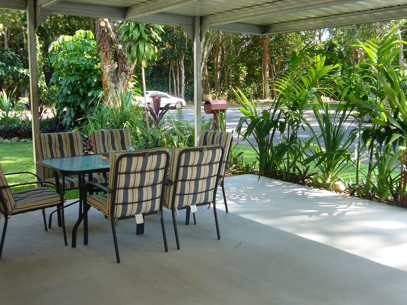 2/132 Wistaria Street, Holloways Beach QLD 4878
