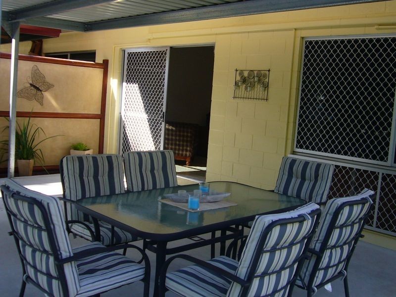2/132 Wistaria Street, Holloways Beach QLD 4878