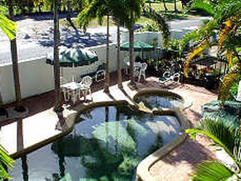 Half Moon Bay/ Resort Holiday Apartments, Yorkeys Knob QLD 4878