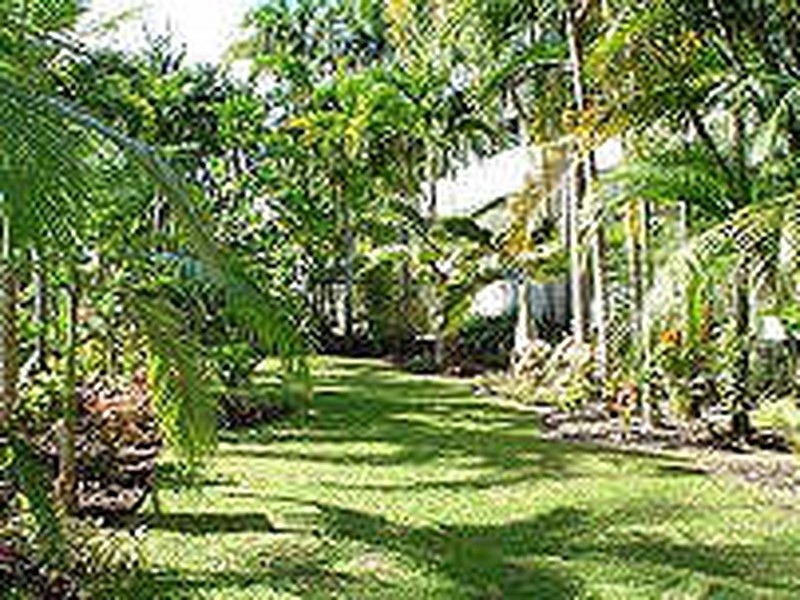 Half Moon Bay/ Resort Holiday Apartments, Yorkeys Knob QLD 4878