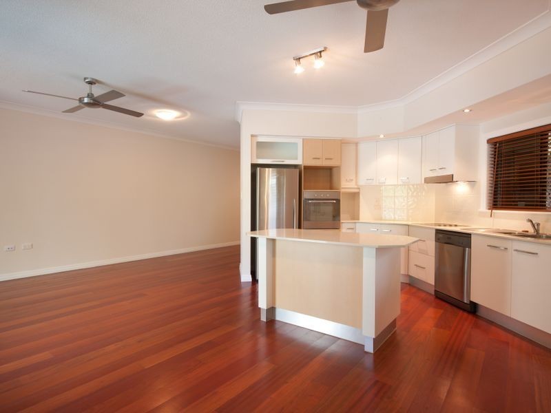 2/11 Rutherford Street, Yorkeys Knob QLD 4878