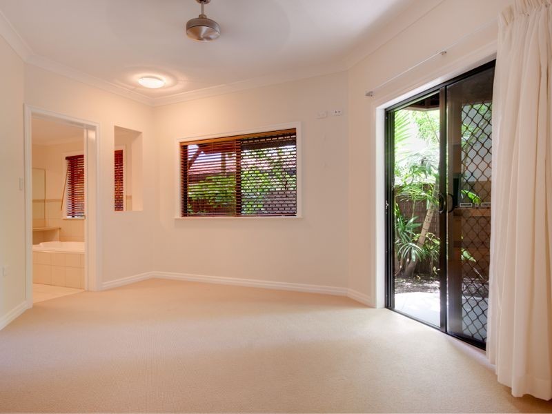 2/11 Rutherford Street, Yorkeys Knob QLD 4878