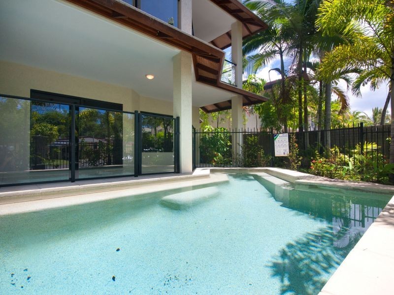 2/11 Rutherford Street, Yorkeys Knob QLD 4878