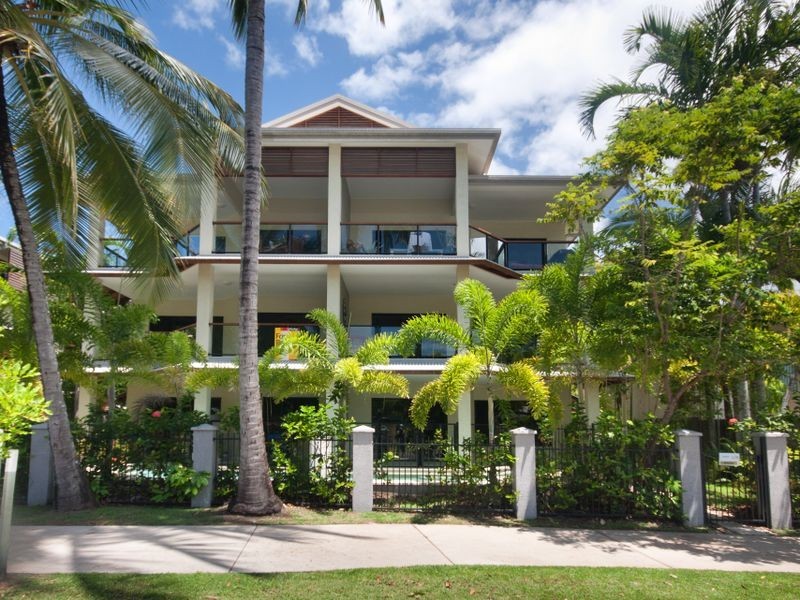 2/11 Rutherford Street, Yorkeys Knob QLD 4878