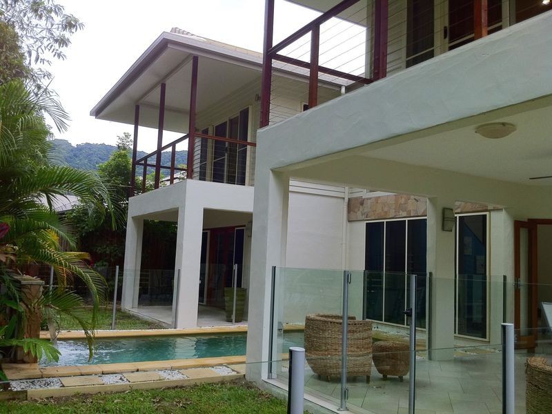 1 Muller Street, Palm Cove QLD 4879