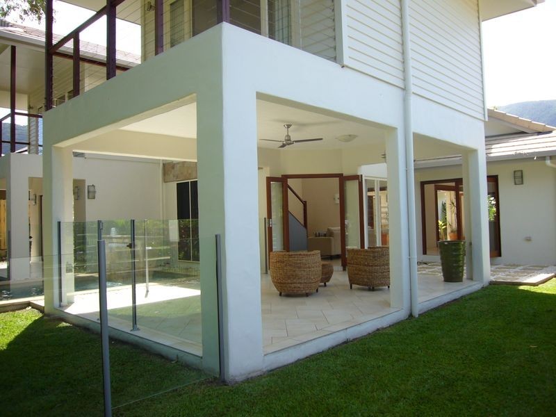1 Muller Street, Palm Cove QLD 4879