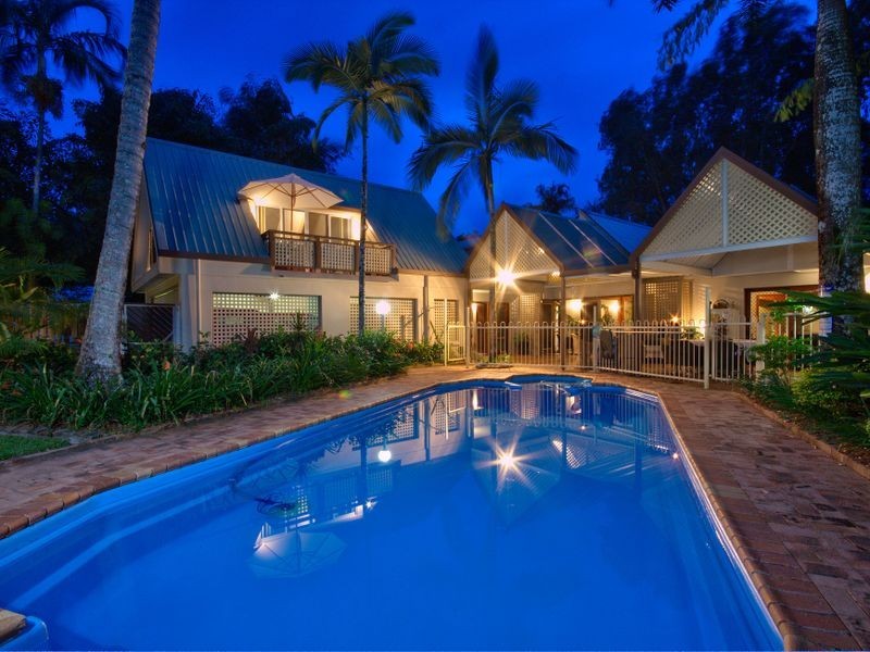 11 Albion Street, Yorkeys Knob QLD 4878