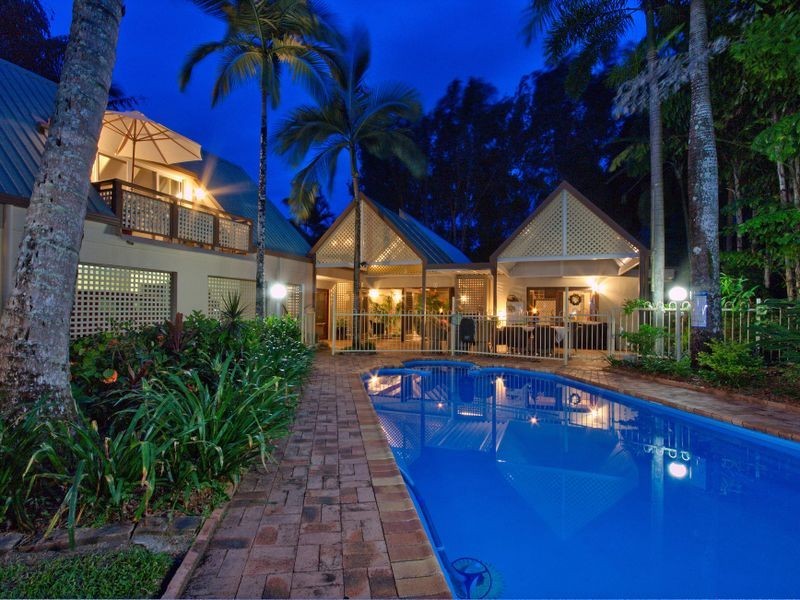 11 Albion Street, Yorkeys Knob QLD 4878