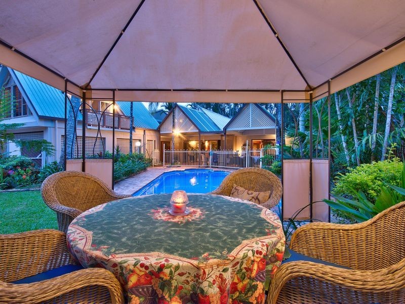 11 Albion Street, Yorkeys Knob QLD 4878