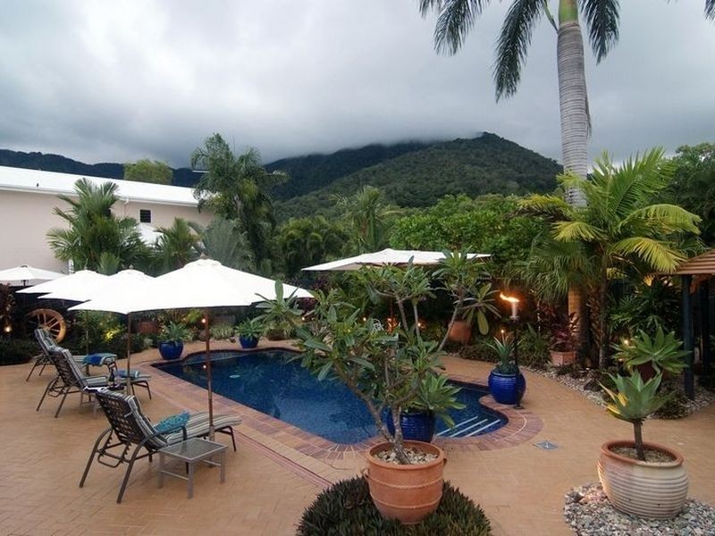 74 Cedar Road, Palm Cove QLD 4879