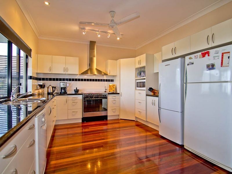 1 Calamus Court, Palm Cove QLD 4879