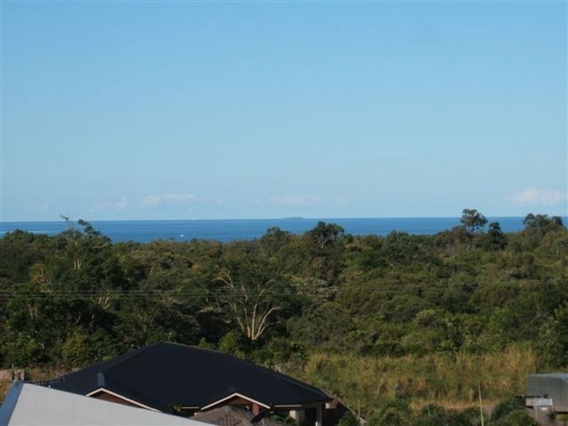 1 Calamus Court, Palm Cove QLD 4879