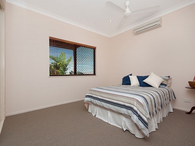1 Calamus Court, Palm Cove QLD 4879