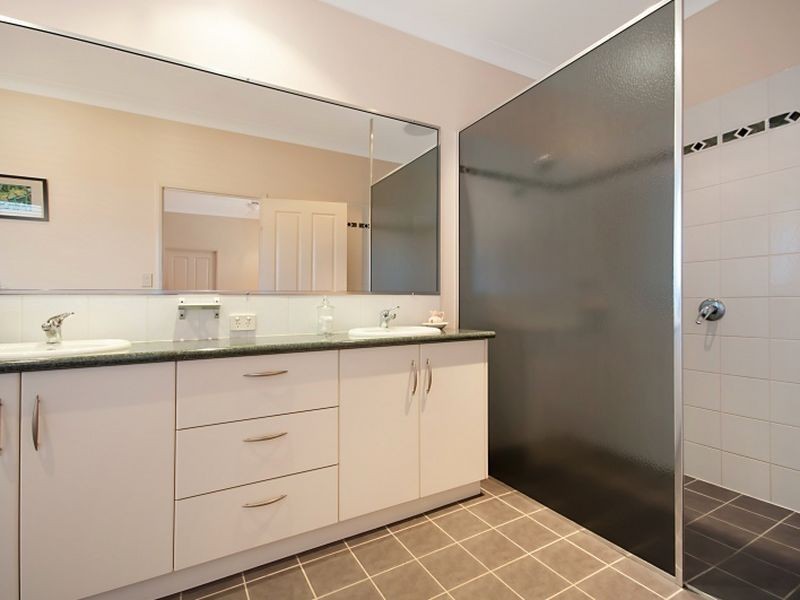1 Calamus Court, Palm Cove QLD 4879
