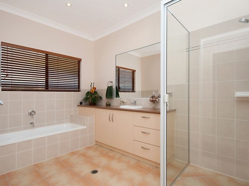 1 Calamus Court, Palm Cove QLD 4879