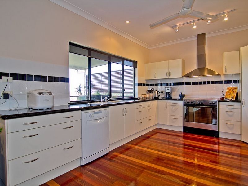 1 Calamus Court, Palm Cove QLD 4879