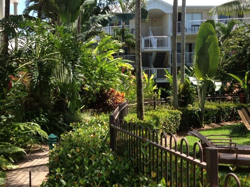 18/129 Oleander Street, Holloways Beach QLD 4878