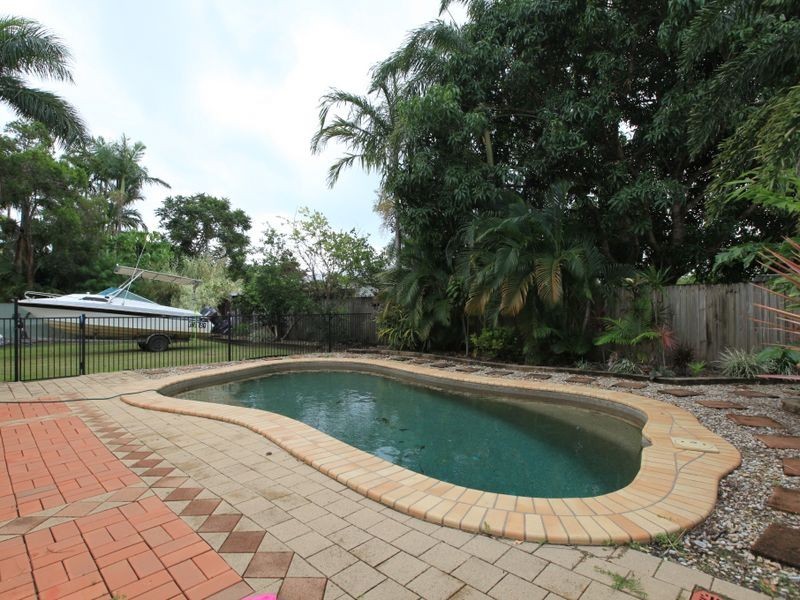 1 & 2 / 6 Simbai Close, Trinity Beach QLD 4879