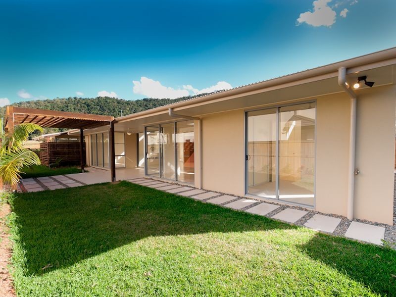 4 Rossmann Road, Smithfield QLD 4878