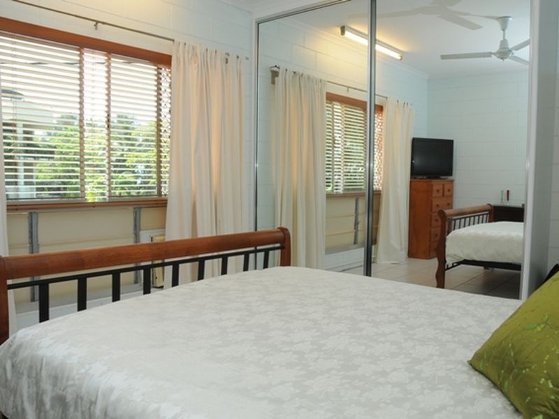 4/49 Sims Esplanade, Yorkeys Knob QLD 4878