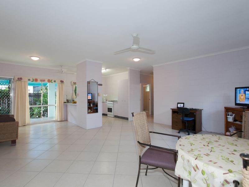 4 Cheviot Street, Smithfield QLD 4878