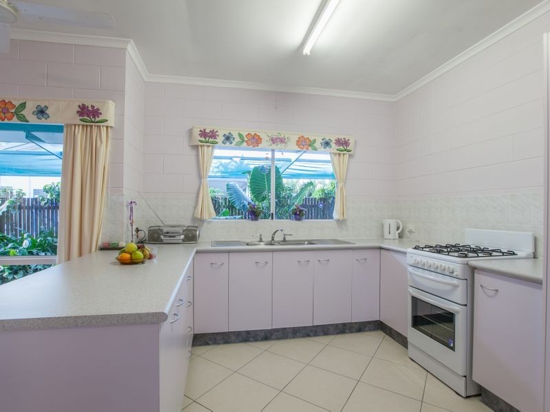 4 Cheviot Street, Smithfield QLD 4878