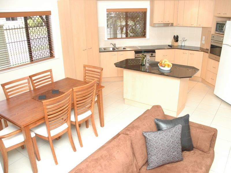2/73 Sims Esplanade, Yorkeys Knob QLD 4878