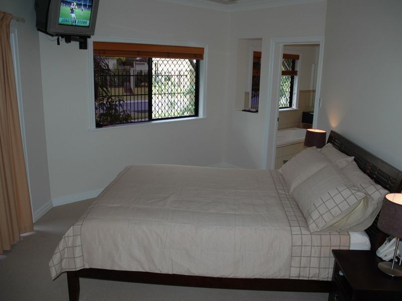 2/73 Sims Esplanade, Yorkeys Knob QLD 4878