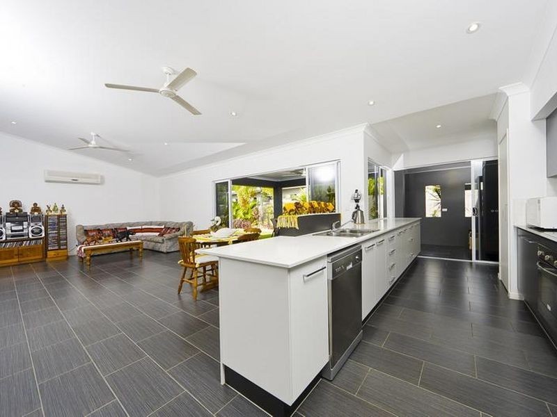 8 Hockey Avenue, Smithfield QLD 4878