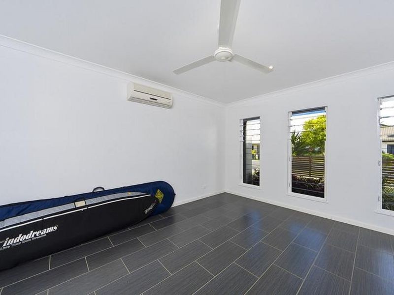 8 Hockey Avenue, Smithfield QLD 4878