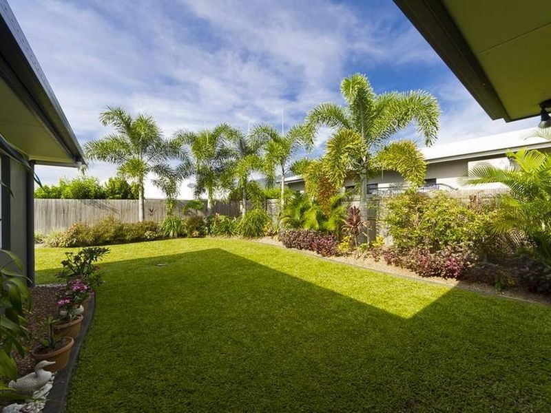 8 Hockey Avenue, Smithfield QLD 4878