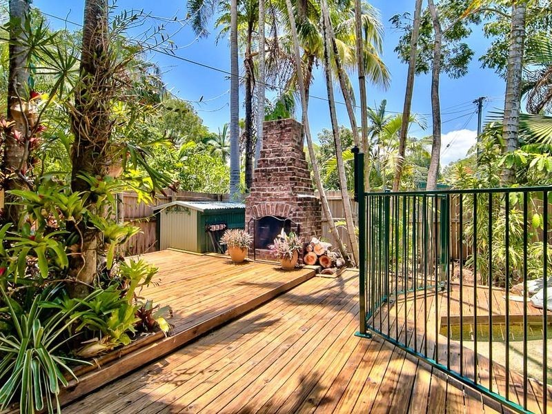 24 Maple Street, Holloways Beach QLD 4878