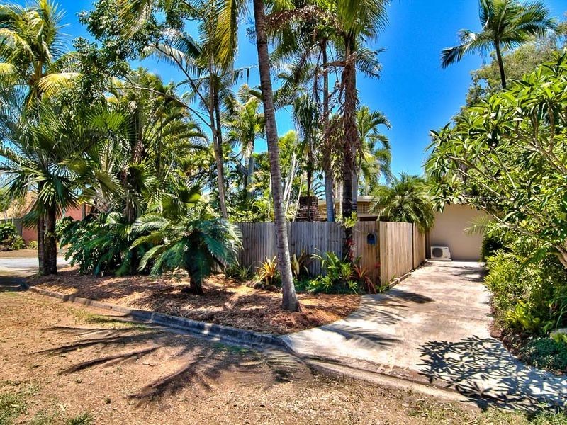 24 Maple Street, Holloways Beach QLD 4878