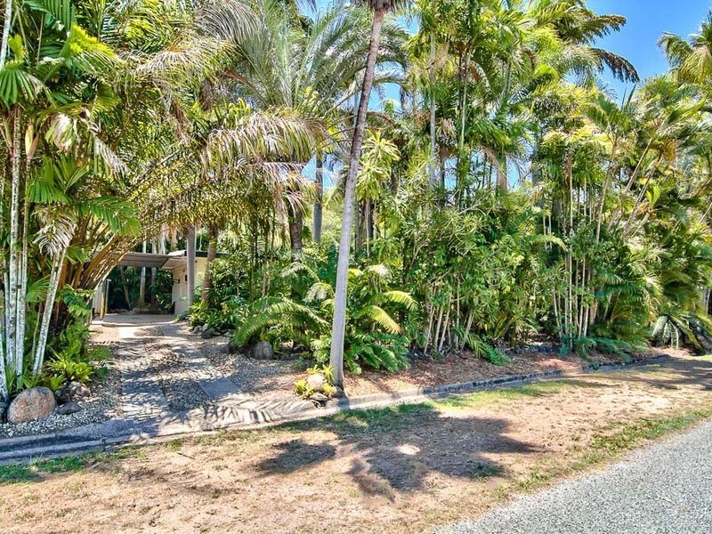 24 Maple Street, Holloways Beach QLD 4878