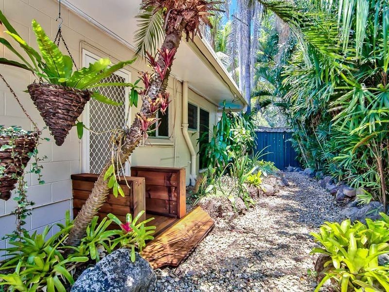 24 Maple Street, Holloways Beach QLD 4878