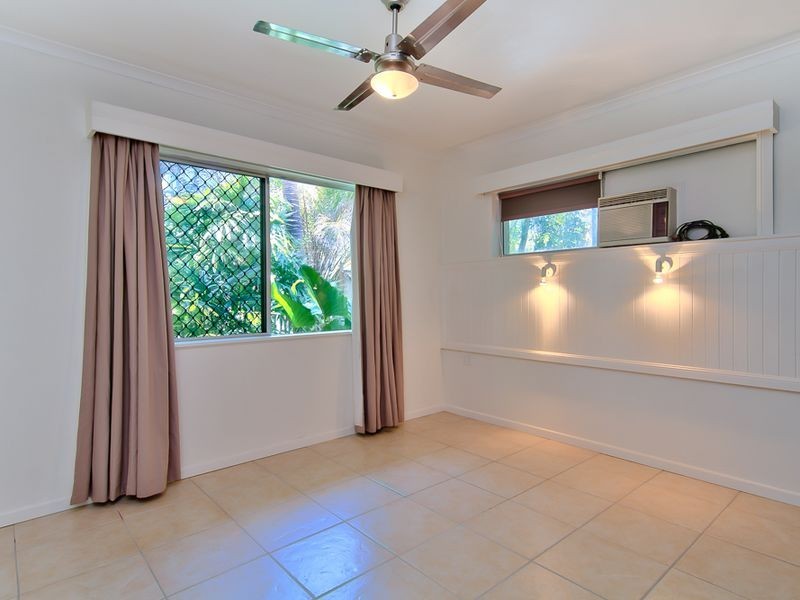 24 Maple Street, Holloways Beach QLD 4878