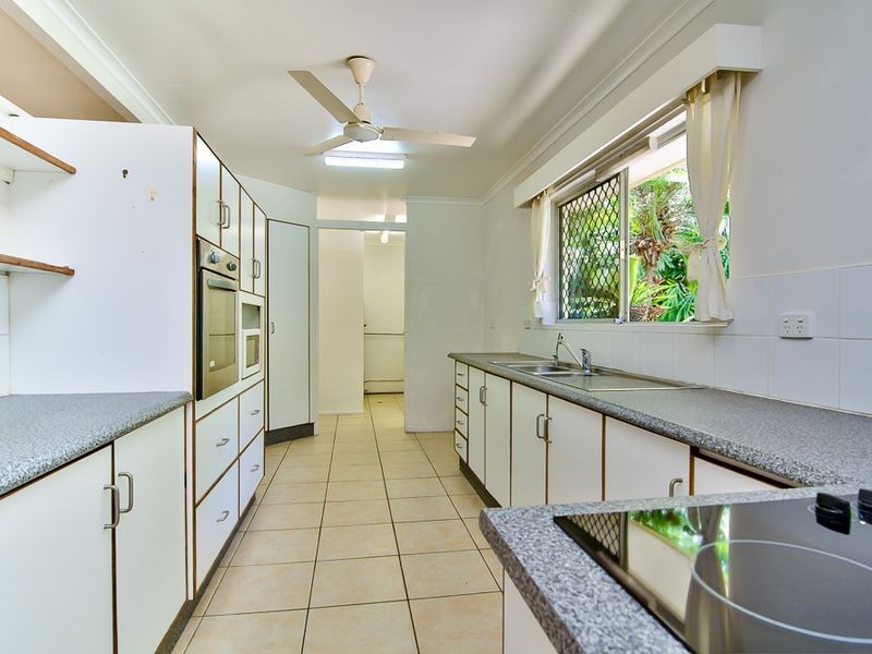 24 Maple Street, Holloways Beach QLD 4878