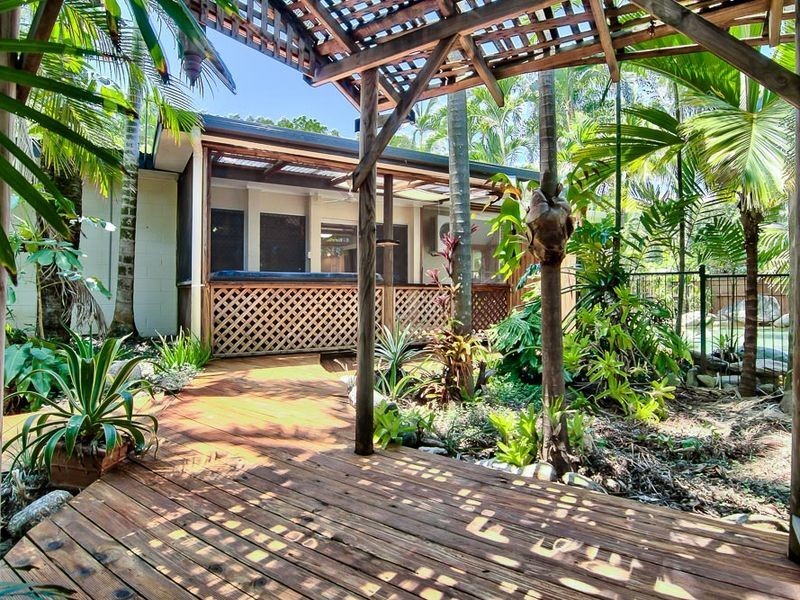 24 Maple Street, Holloways Beach QLD 4878