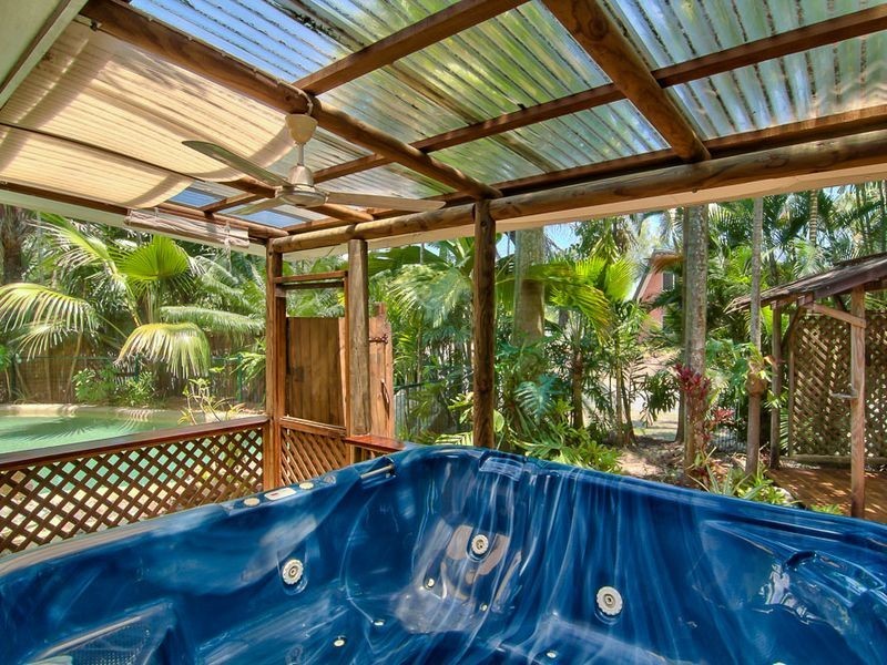 24 Maple Street, Holloways Beach QLD 4878